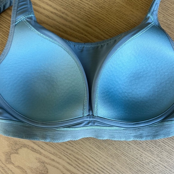 32D Lululemon Sports Bra - Picture 6 of 7